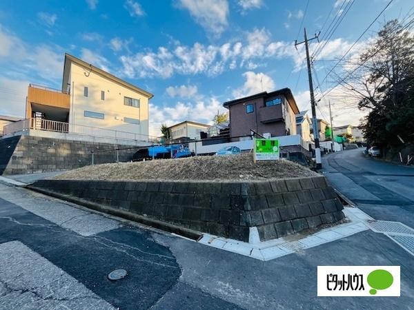 スーパー近く、商業施設多数の請西南エリアへは車で好アクセス！