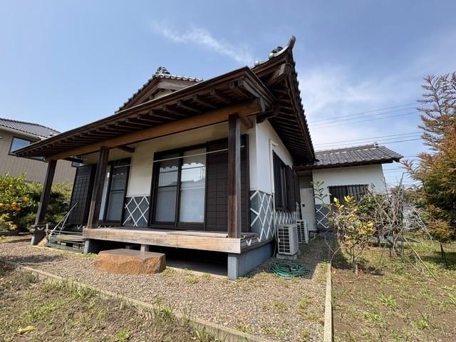 120坪の敷地は家庭菜園にも好適です、陽当たりも良いです。