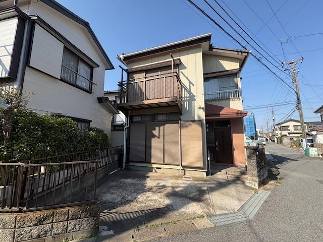 駐車スペース御座います、自己居住はもちろん貸家にも如何ですか？