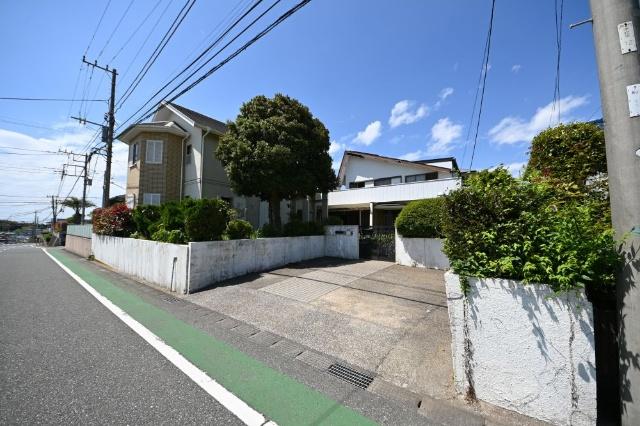 木更津駅からバス5分、バス停から3分。高速バスでアクセス便利
