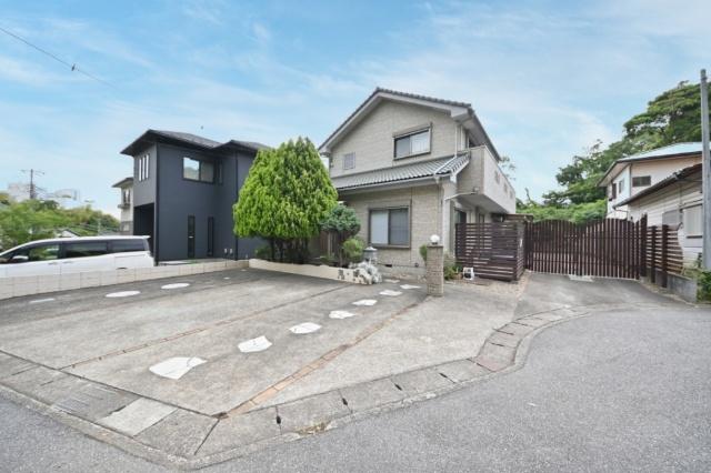 建物はゆとりの６SLDK！車好きの方にお勧め！大型ガレージ付き