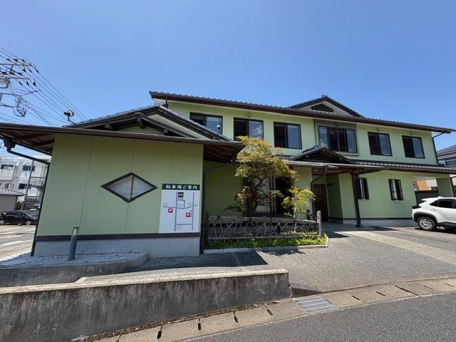 館山駅から近いのに駐車は10台も可能！まだまだ綺麗な店舗です！