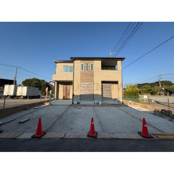 公園目の前の角地で開放感が御座います！奈良輪小学校徒歩10分！