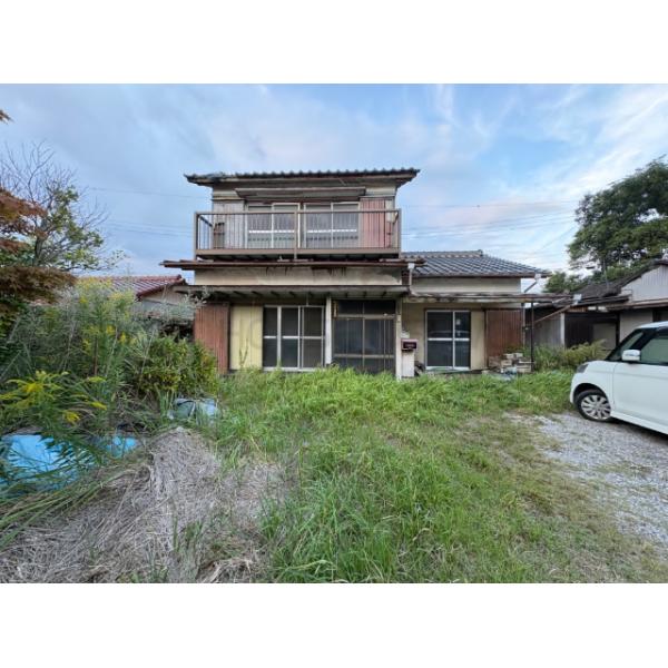 建築条件の無い南道路に面した正形地です！　解体更地渡しです。