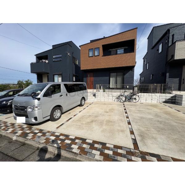 市内屈指の人気地区、ほたる野！ 綺麗にお使いの住宅です。