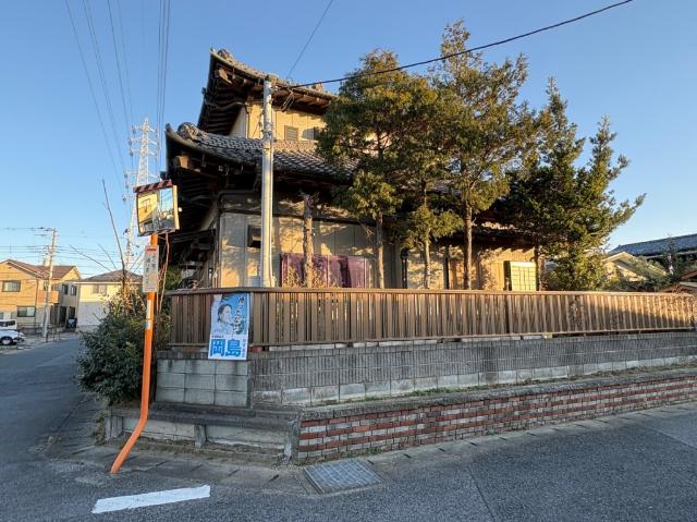 開放的な角地で駐車は2台分OK！　各利便施設近く生活便利です。