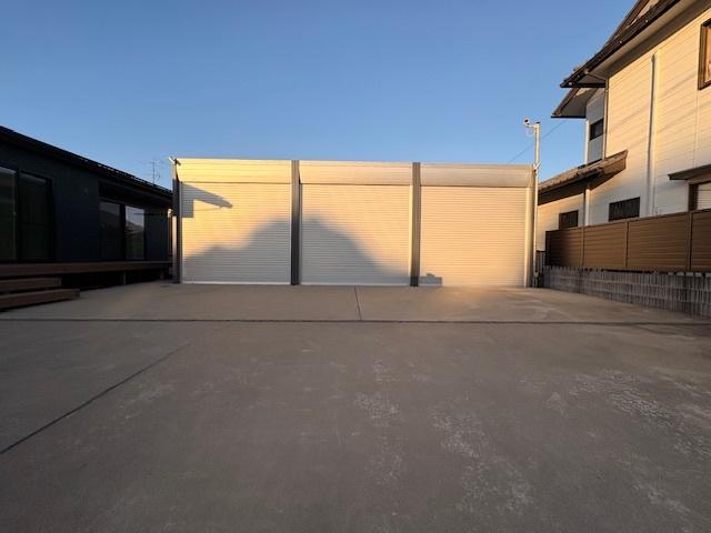 3台駐車可能なシャッター付き！車好き、バイク好きの方に是非！