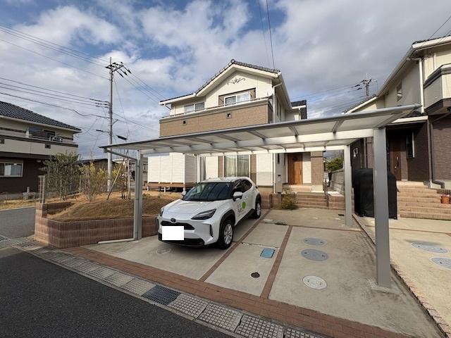 生活動線が考えられた間取り、電動シャッター、カーポート付き！