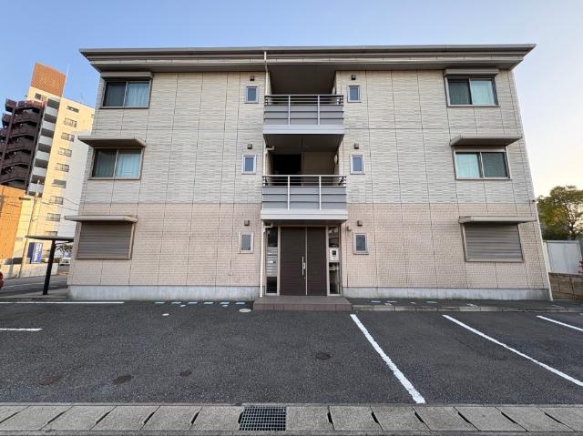 年間家賃収入687万円！　駐車場各戸分敷地内有り！