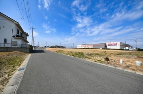 建築条件ございません！北西側は幅員18ｍの通り沿い！店舗等にも