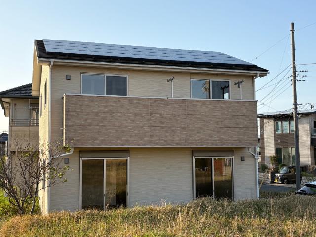 南北両面道路に面しており陽当たりも良好！駐車スペース並列3台！