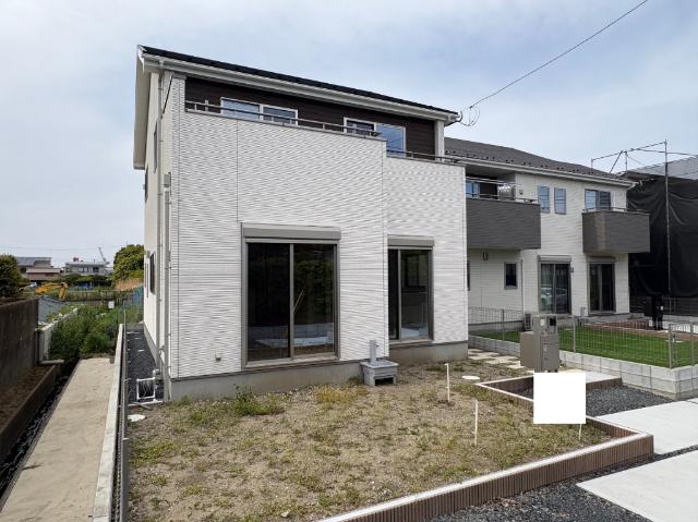 近隣に商業施設多数！生活するのに便利な地域です！