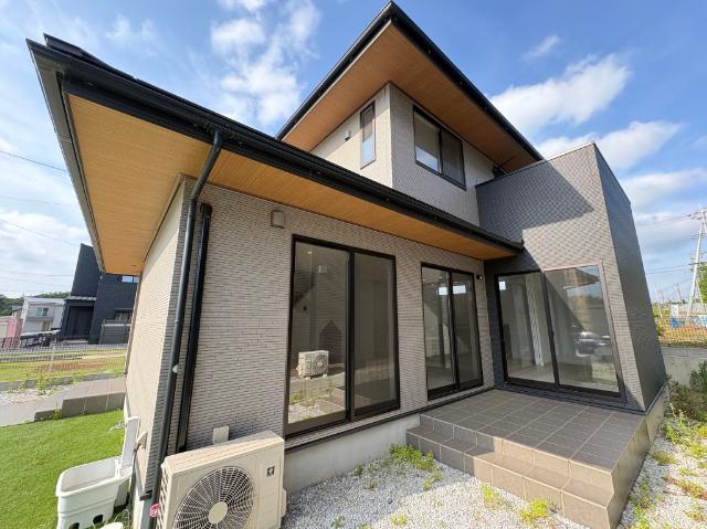 緑豊かで閑静な住環境、人気の蔵波地区の築浅戸建て！