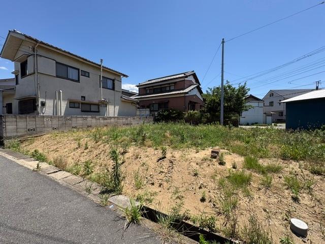 陽当たり良好な閑静な住宅地です！　旧家屋解体現場の為設備引込済
