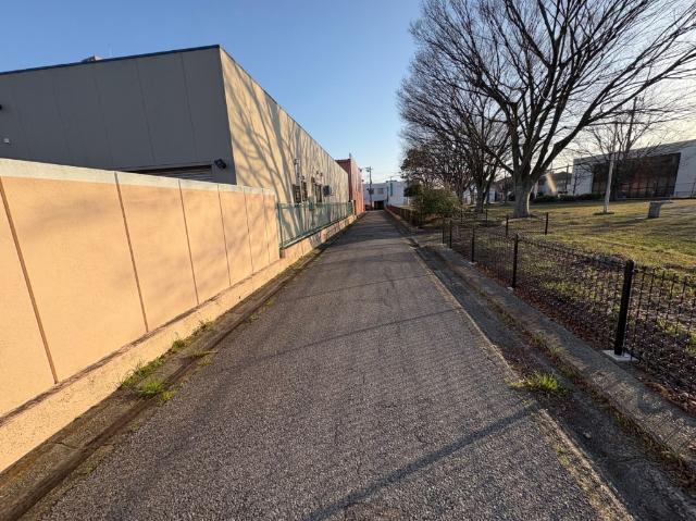 君津市久保中古住宅 前面道路含む現地写真