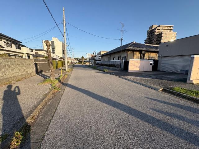 君津市久保中古住宅 前面道路含む現地写真