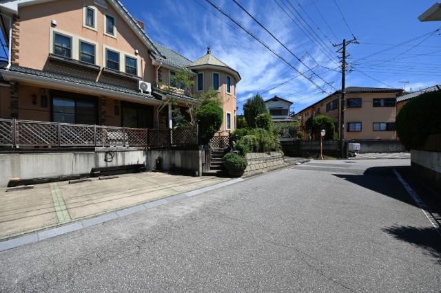 君津市北子安中古住宅 前面道路含む現地写真