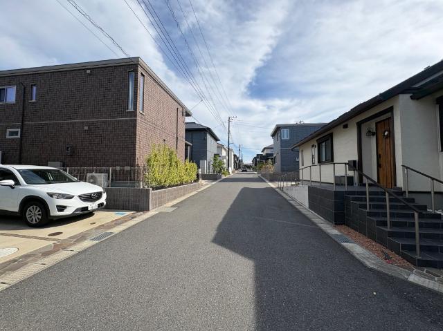 木更津市清見台南中古平屋住宅 前面道路含む現地写真