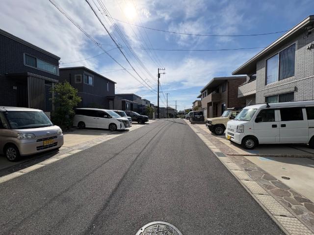 木更津市清見台南中古平屋住宅 前面道路含む現地写真