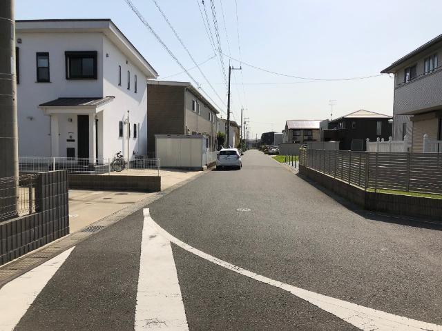 木更津市金田東中古戸建 前面道路含む現地写真