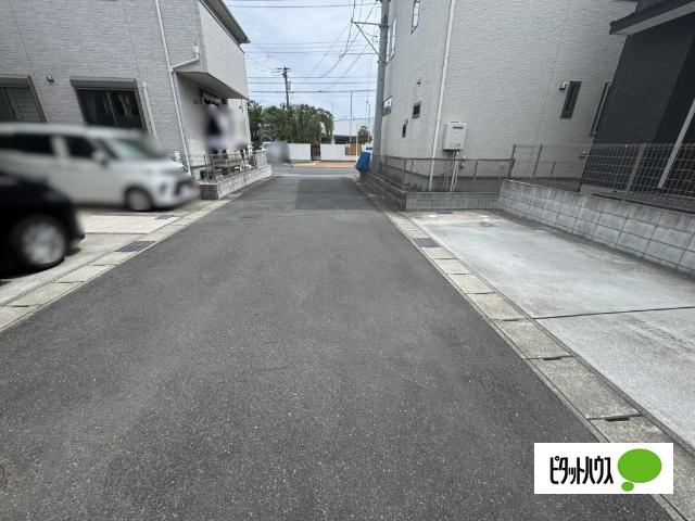 千葉市緑区おゆみ野中央　築浅戸建 前面道路含む現地写真