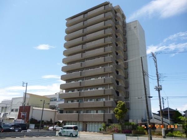 大和団地の重厚な建物、色あせない魅力♪