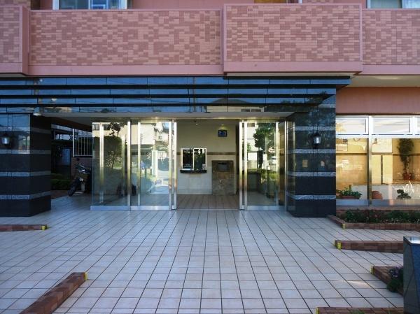 重厚感のあるエントランス