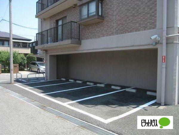 エステスクエア市原たつみ台壱番館 駐車場