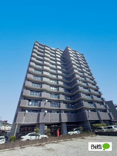 14階建ての高層マンションで、眺望もよいで