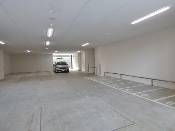 セレニテ福島シェルト 駐車場