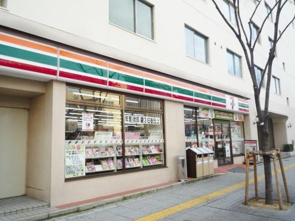 セブンイレブン大阪福島7丁目店：247m
