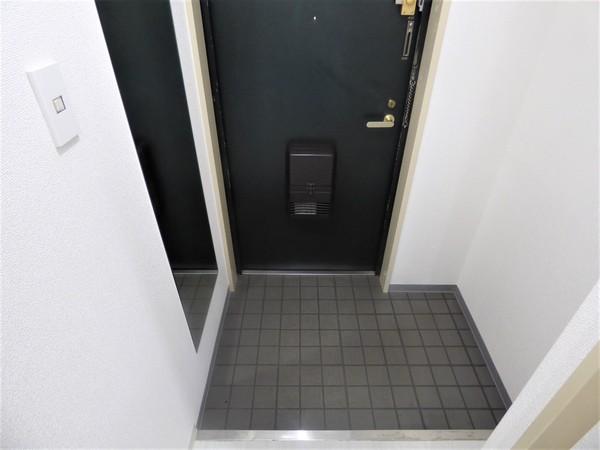 ロベリア弐番館 玄関