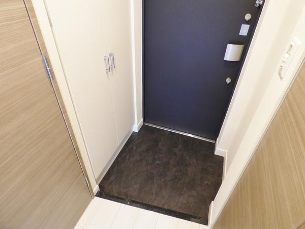 ララプレイス梅田西イルミナーレ 玄関