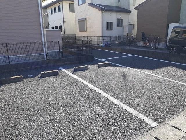 アヴェニール（102） 駐車場