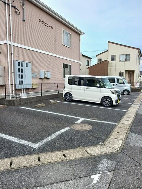 アヴェニール（104） 駐車場