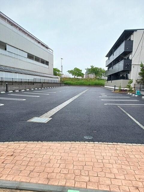 メゾンドール（101） 駐車場