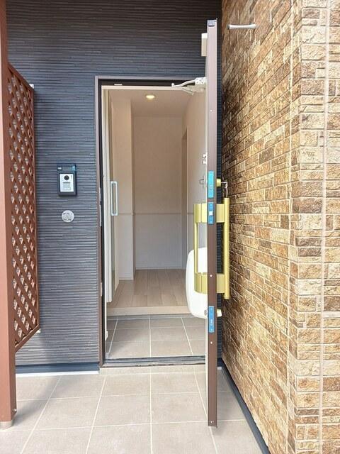 クレスト（103） 玄関