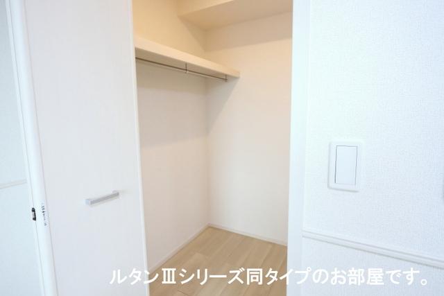 メゾン・ド・リュミエールⅢ（301） 収納