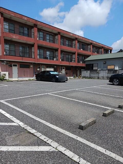 ファーストメゾン（203） 駐車場