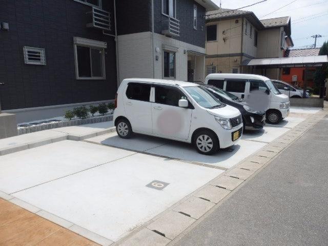 グランリーヴ（201） 駐車場