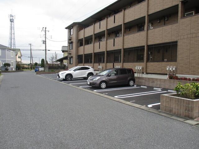マーヴェラス（305） 駐車場