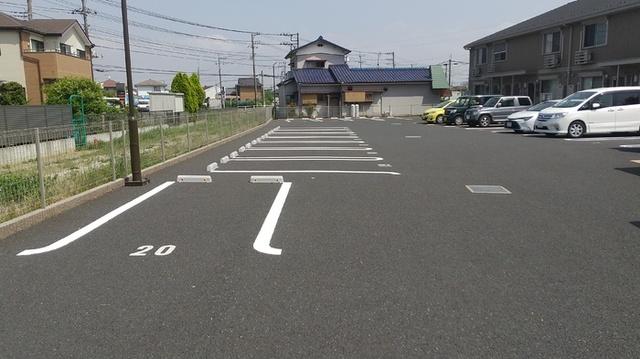 ピエスクレール（105） 駐車場