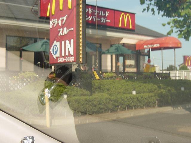 マクドナルド(ハンバーガーショップ)：850m