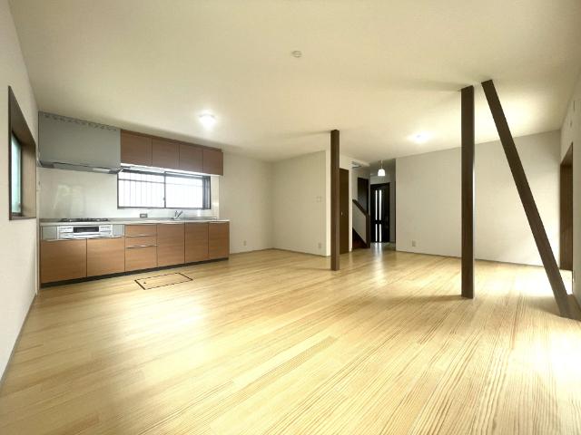 市原市松ケ島一丁目中古戸建 リビング