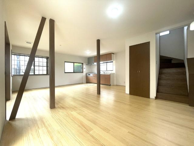 市原市松ケ島一丁目中古戸建 リビング