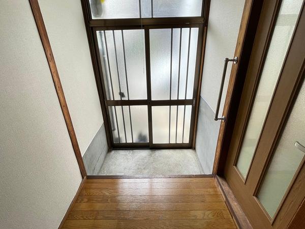 武庫川町連棟貸家 玄関