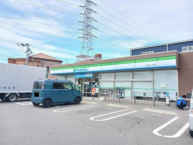 ファミリーマート元浜町一丁目店：900m