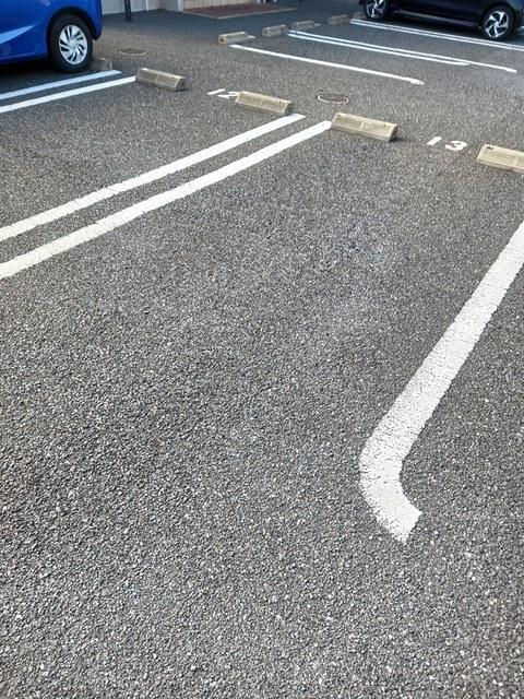 グランモート（101） 駐車場
