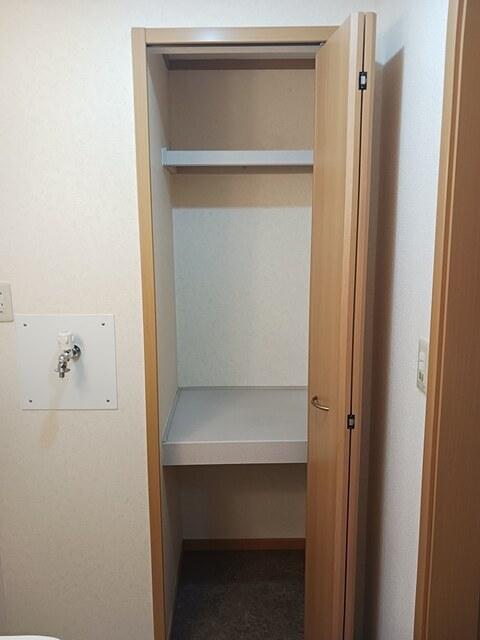 コウチターナ（102） 収納