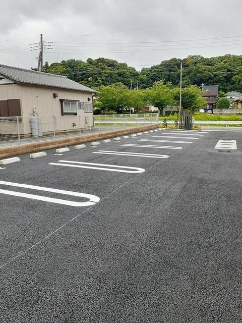 セイバリー　ガーデン　すみれ（203） 駐車場